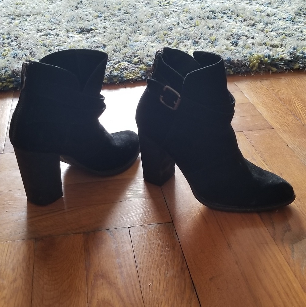 Chinese Laundry suede ankle boots size 6.5
